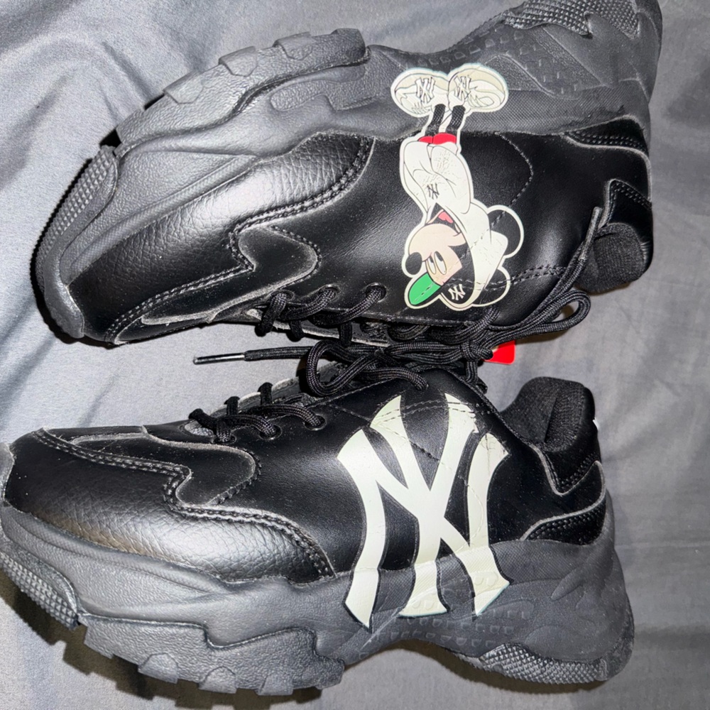 Yankees, Disney Black chunky Sneakers. MLB x Disney